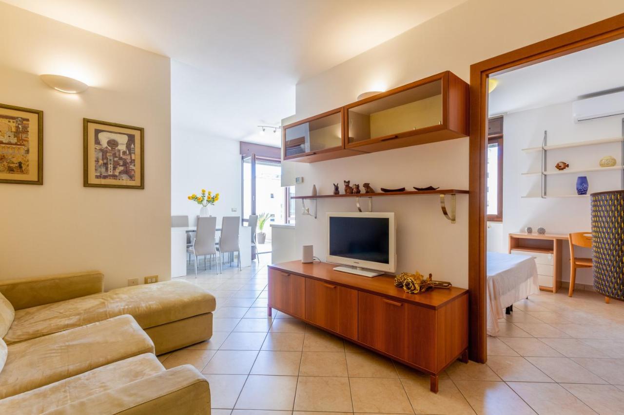 Roomy Apartment With Terrace & Parking Lecce Esterno foto